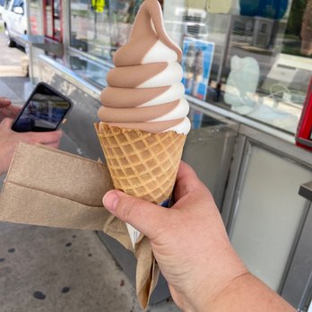 Deri Delite - Soft serve waffle cone - Ice Cream & Frozen Yogurt Near Me - Aurora, Illinois