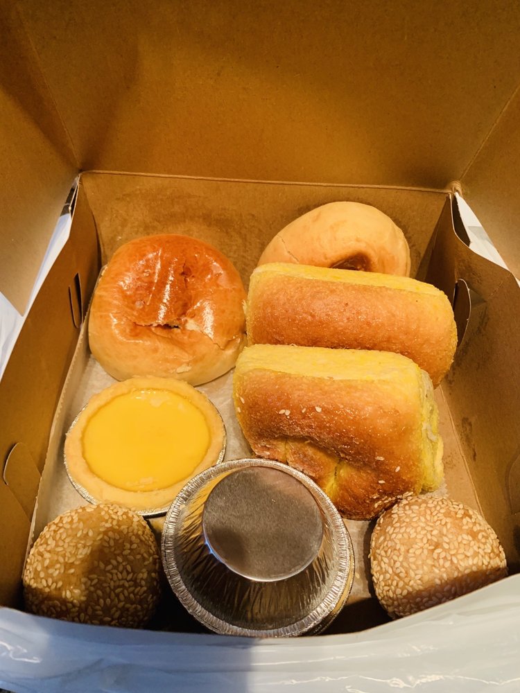 Wei Hong Bakery, St. Louis Roadtrippers