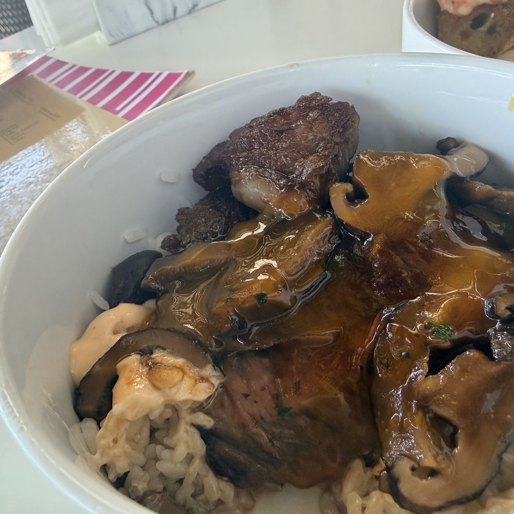 Rose Gose - Ribeye Steak with Roasted Peppers - Wine Bars Near Me - Austin, Texas Rose Gose - Ribeye Steak with Roasted Peppers - Wine Bars Near Me - Austin, Texas