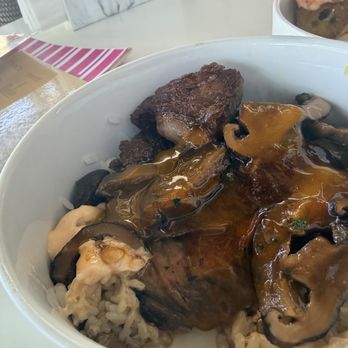 Rose Gose - Ribeye Steak with Roasted Peppers - Wine Bars Near Me - Austin, Texas Rose Gose - Ribeye Steak with Roasted Peppers - Wine Bars Near Me - Austin, Texas