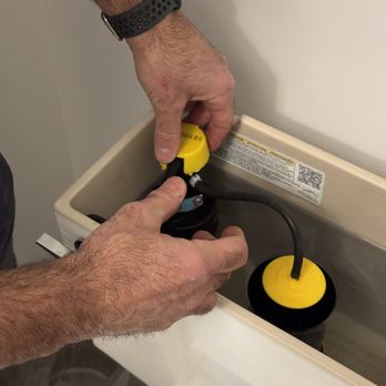 Jon's Plumbing and Rooter - Fixing a toilet fill valve. - Plumbing Near Me - Los Angeles, California Jon's Plumbing and Rooter - Fixing a toilet fill valve. - Plumbing Near Me - Los Angeles, California