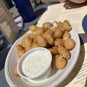 Wally's - Cheese curds - American Near Me - Saugatuck, Michigan