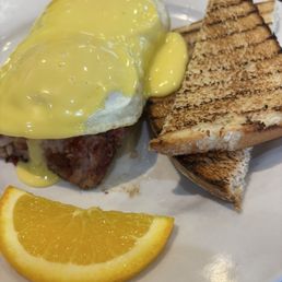Corn beef n Hash w/ hollandaise sauce ! Corn beef n Hash w/ hollandaise sauce !