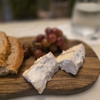 Wally's - Truffle brie cheese - New American Near Me - Beverly Hills, California