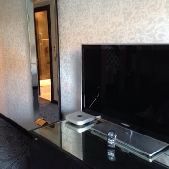 Hilton London Syon Park - Samsung TV with Mac mini - Hotels Near Me - Middlesex, XGL