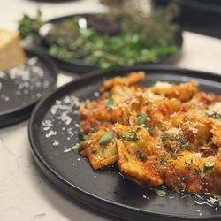 Lucca Delicatessen - Cheese ravioli with ingredients from the store