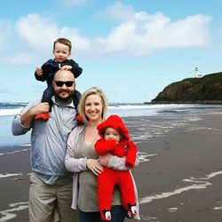 Jake Parmeter - COUNTRY Financial representative - The Parmeter Clan! Beach trip 2017