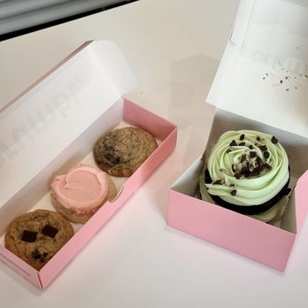 Crumbl - Calabasas - Bakeries Near Me - Calabasas, California