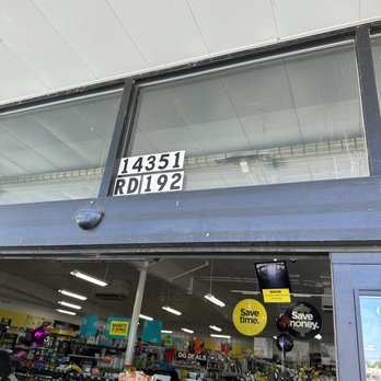 Dollar General - Walking in.... - Grocery Near Me - Porterville, California