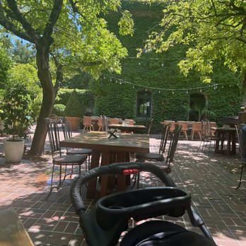 The Charter Oak Restaurant - Dog friendly patio restaurant in St. Helena. - New American Near Me - St Helena, California
