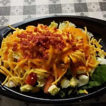 Catfish King Restaurant - Salad bar - fresh, pretty good selection with homemade ranch dressing. - Seafood Near Me - Atlanta, Texas
