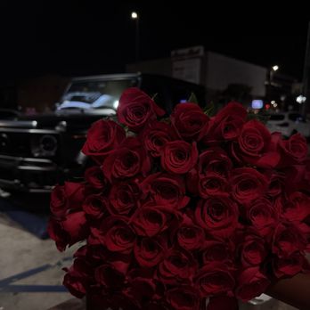 El Flowers - 50 red roses - Florists Near Me - Glendale, California El Flowers - 50 red roses - Florists Near Me - Glendale, California