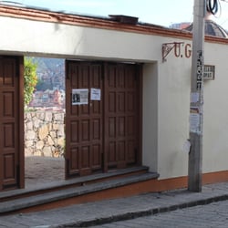 Departamento de Lenguas de la Universidad de Guanajuato - La entrada, por calzada de Guadalupe