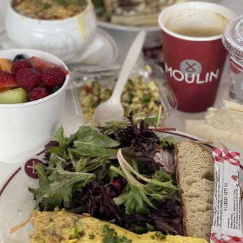 Moulin - Chicken omelette (too dry), fresh fruit, French onion soup (must get), salad chevres, corn salad, cappuccino - Bakeries Near Me - Newport Beach, California