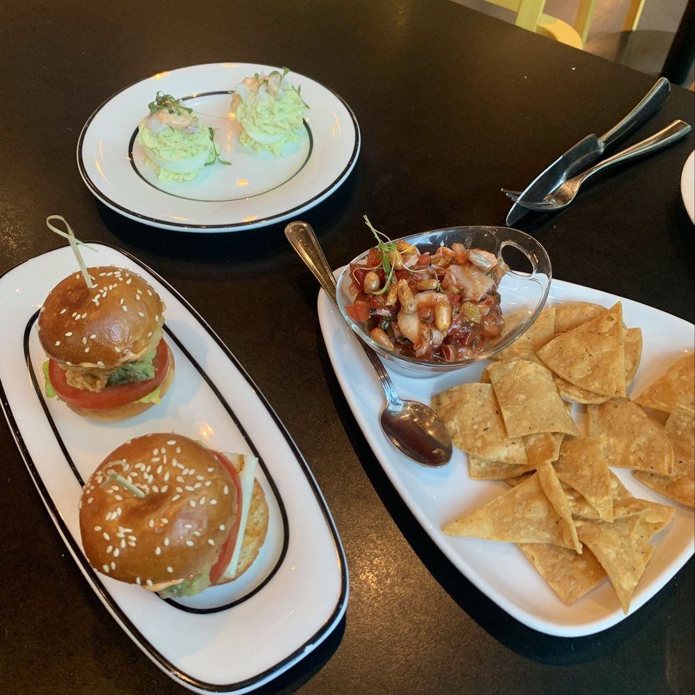 Happy hour!! Happy hour!!