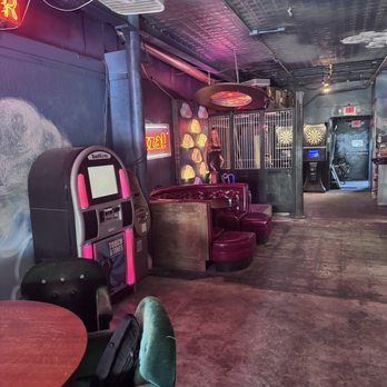 The Hot Mess - Juke box, darts, and Mariah - Dive Bars Near Me - Lincoln, Nebraska The Hot Mess - Juke box, darts, and Mariah - Dive Bars Near Me - Lincoln, Nebraska