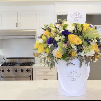 La Fleur Eclose - Flowers to welcome a new family member - Florists Near Me - Encino, California