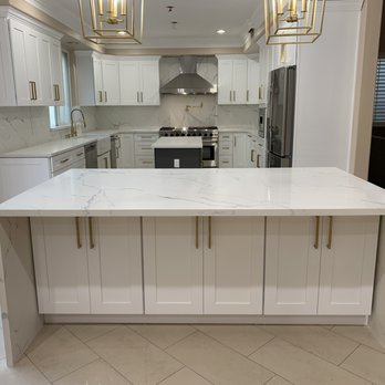 Safeway Construction - White Shaker Cabinets, Calacatta Quartz Countertop with two Islands. - General Contractors Near Me - Simi Valley, California Safeway Construction - White Shaker Cabinets, Calacatta Quartz Countertop with two Islands. - General Contractors Near Me - Simi Valley, California