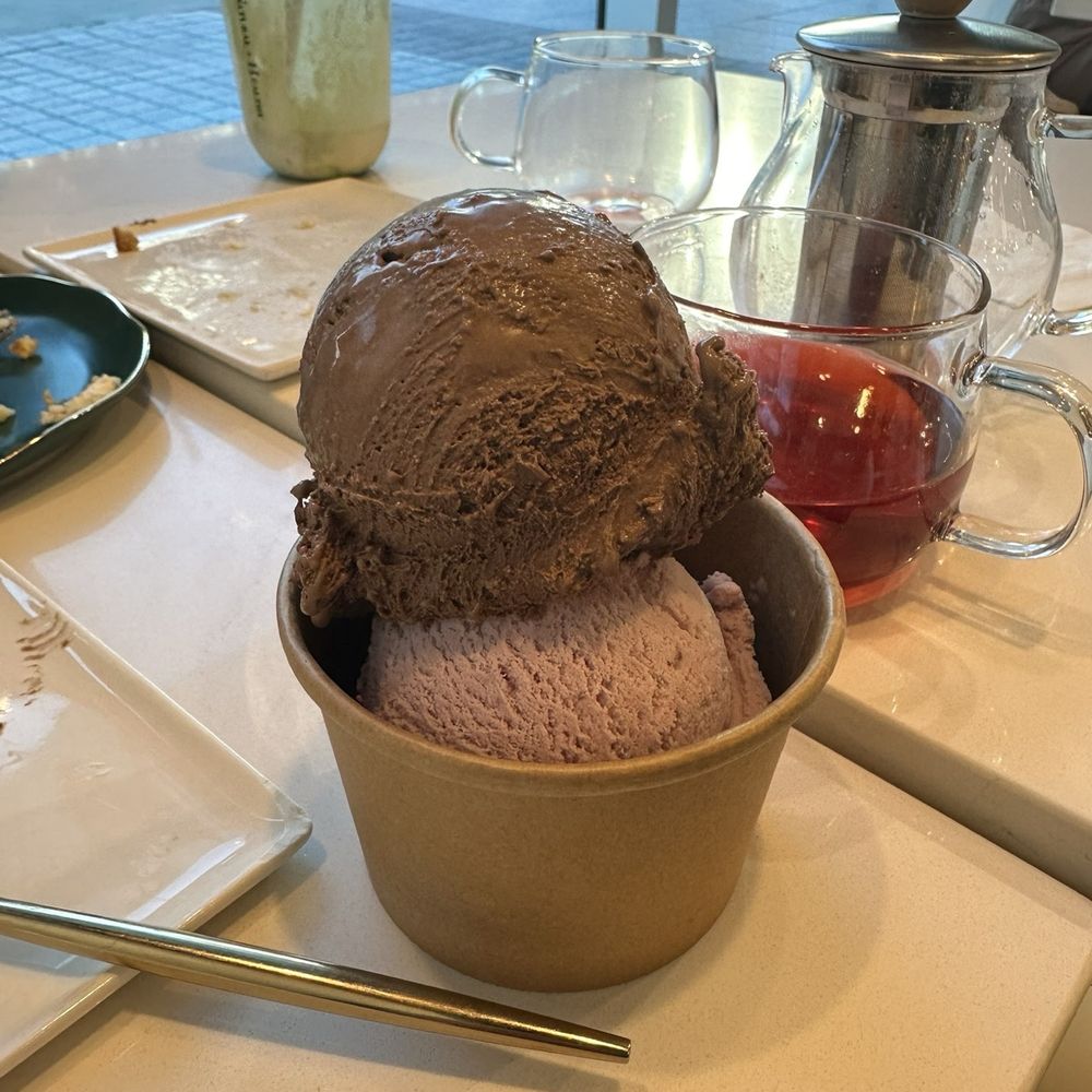 L'otus Cake Boutique - Gelato : chocolate and strawberry - Patisserie/Cake Shop Near Me - Burnaby, British Columbia L'otus Cake Boutique - Gelato : chocolate and strawberry - Patisserie/Cake Shop Near Me - Burnaby, British Columbia