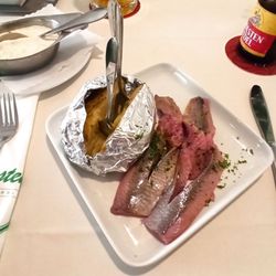 Hotel Carstens - Matjes mit Folienkartoffel