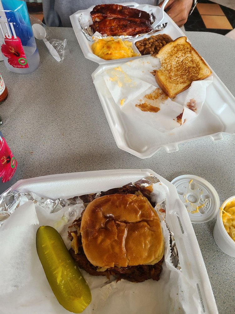 Boar Hog's Barbecue & Catering Logo