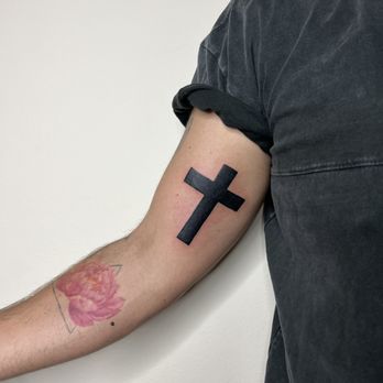 Hot Lawa Tattoo - Tattoo Near Me Hot Lawa Tattoo - Tattoo Near Me