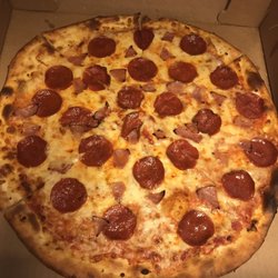 Largo Pizza - This pizza was the bomb!!