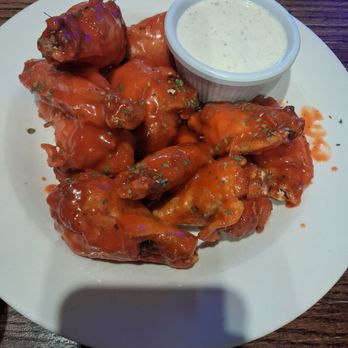 Failoni's Restaurant & Bar - Buffalo wings - Italian Near Me - Saint Louis, Missouri