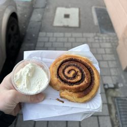 Dale's Cake Café - Cinnamon bun and fresh whipped cream