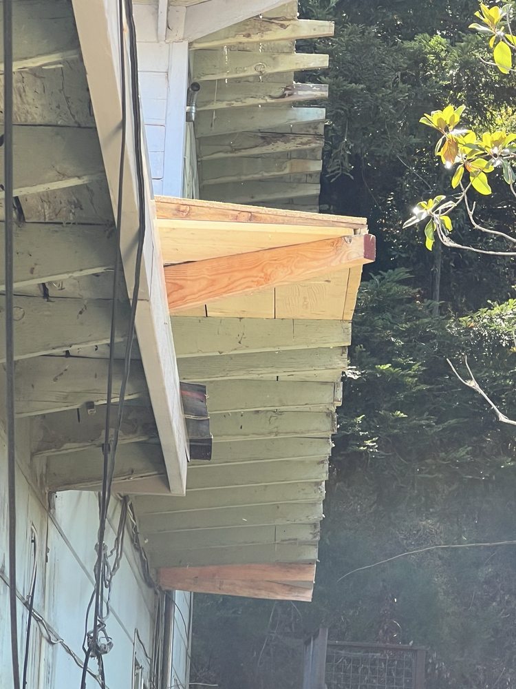 Slide of R&R Roofing