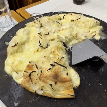 El Cuartito - Fugazzeta. - Pizza Near Me - Buenos Aires, C