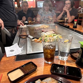 Mr. An's Teppan Steak & Seafood Sushi Bar - Cooking food at table but manager refused to cook seafood last to prevent seafood taste on other meal components - Sushi Bars Near Me - Tucson, Arizona