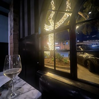 Lion's Tale - Good atmosphere and perfect service - Cocktail Bars Near Me - Santa Barbara, California