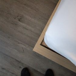 Niche Hotel - Sharp edge bed, very dangerous