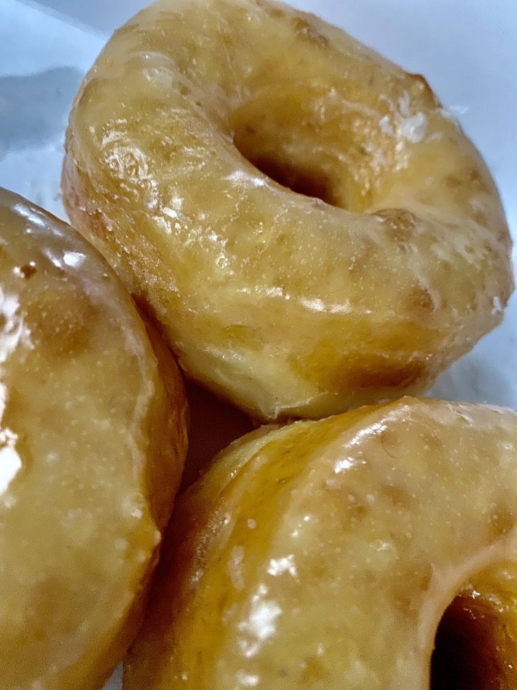 Dee Dee's Donuts Logo