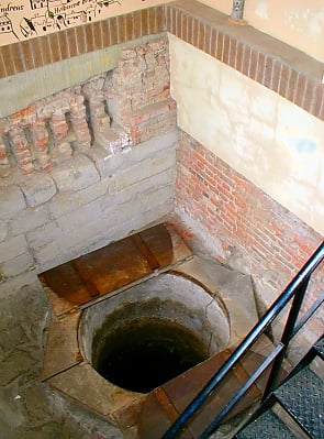 The Clerk & Well by null