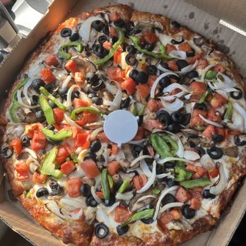 Round Table Pizza - Veggie pizza - Pizza Near Me - Chatsworth, California