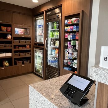 Fairfield by Marriott Inn & Suites Franklin Cool Springs - Lobby mini mart - Hotels Near Me - Franklin, Tennessee Fairfield by Marriott Inn & Suites Franklin Cool Springs - Lobby mini mart - Hotels Near Me - Franklin, Tennessee