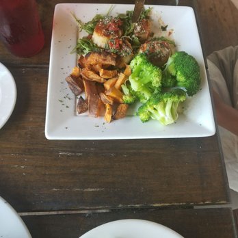 Marker 7 Coastal Grill - Special of the day: scallops with tomato and arugula, steamed broccoli, and roasted sweet potatoes - Seafood Near Me - Athens, Georgia