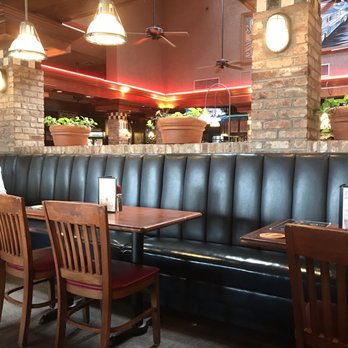 Calhoun's - Beautiful interior accommodates couples, families, or larger groups. - Barbeque Near Me - Knoxville, Tennessee