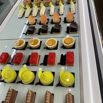 Bachour - Patisierie Display - Bakeries Near Me - Coral Gables, Florida
