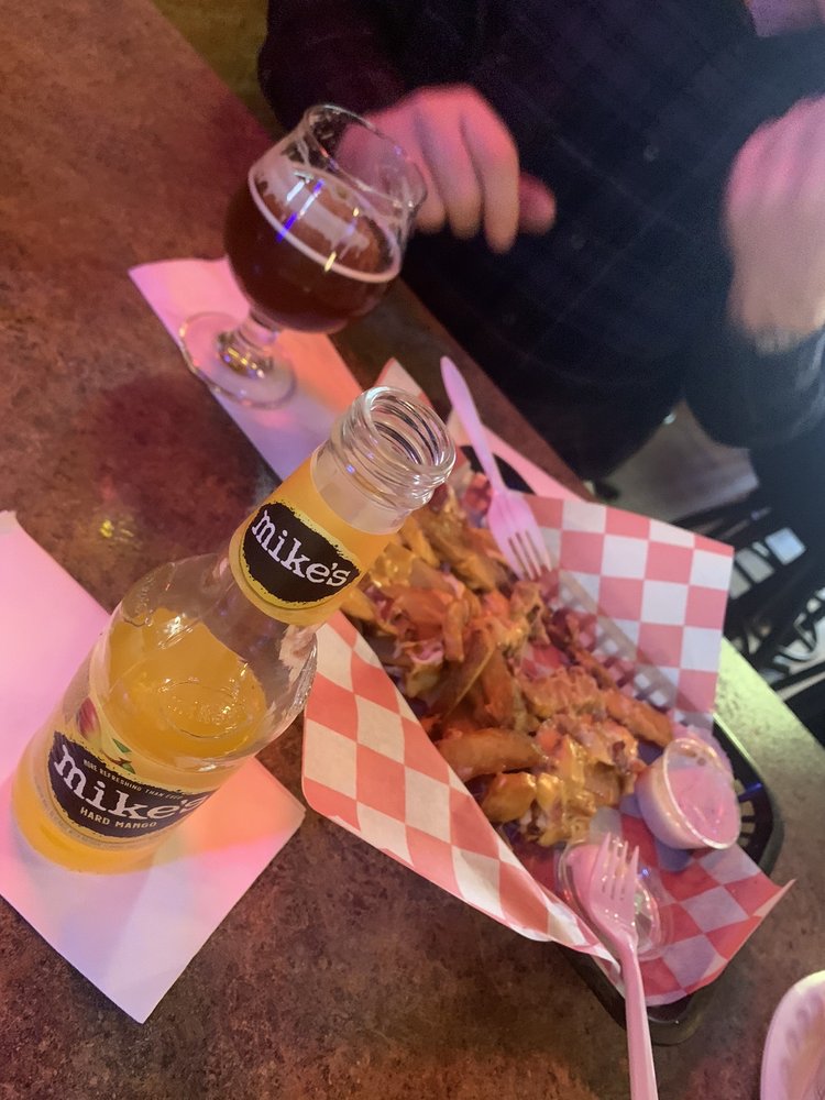 Trails Inn Bar & Comedy Club Logo
