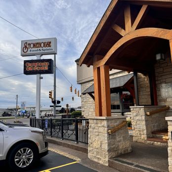 The Stonehouse - American Near Me - Escanaba, Michigan