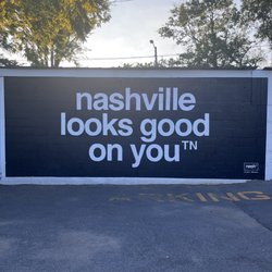 Nashville Looks Good On You mural