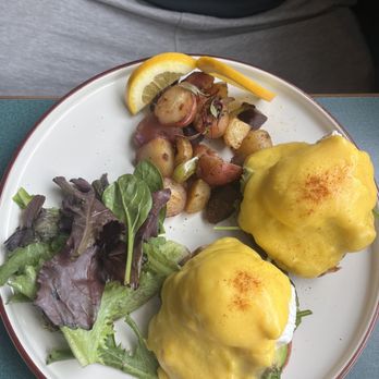 Roxanne Cafe - Egg Benedict - Italian Near Me - San Francisco, California