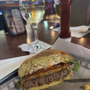 Kiwi's Pub & Grill - Great Original Kiwi Burger - Pubs Near Me - Altamonte Springs, Florida