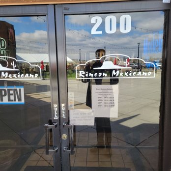 Rincon Mexicano - the door to the restaurant - Mexican Near Me - Cincinnati, Ohio