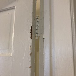Ideal Property and Realty - Ideal Management DISGUSTING paint job