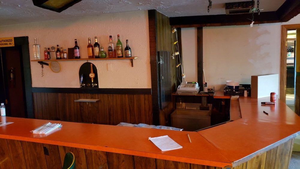 CORNER BAR & GRILL Updated September 2024 10 Photos 1108 76th St