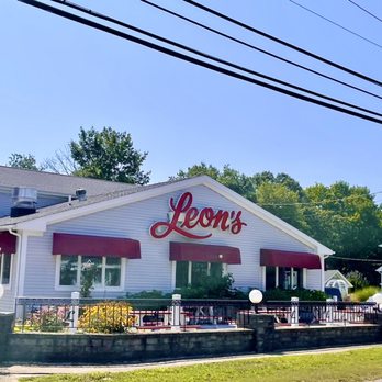 Leon's Pizza Restaurant - Building and sign - Pizza Near Me - Westbrook, Connecticut